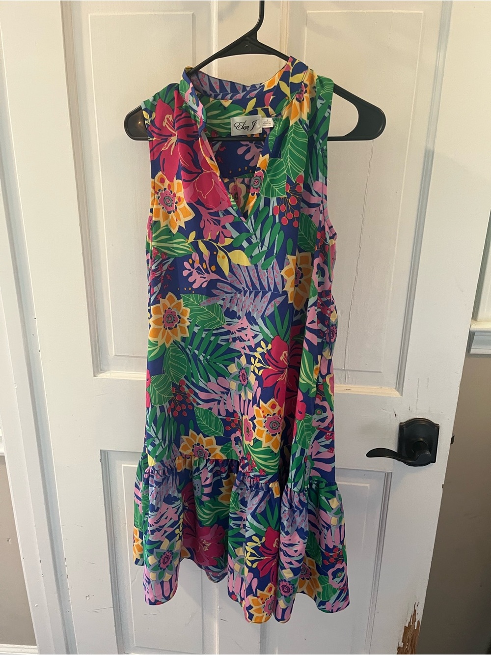 NWOT Eliza J Vibrant Floral Sleeveless Shift Dress